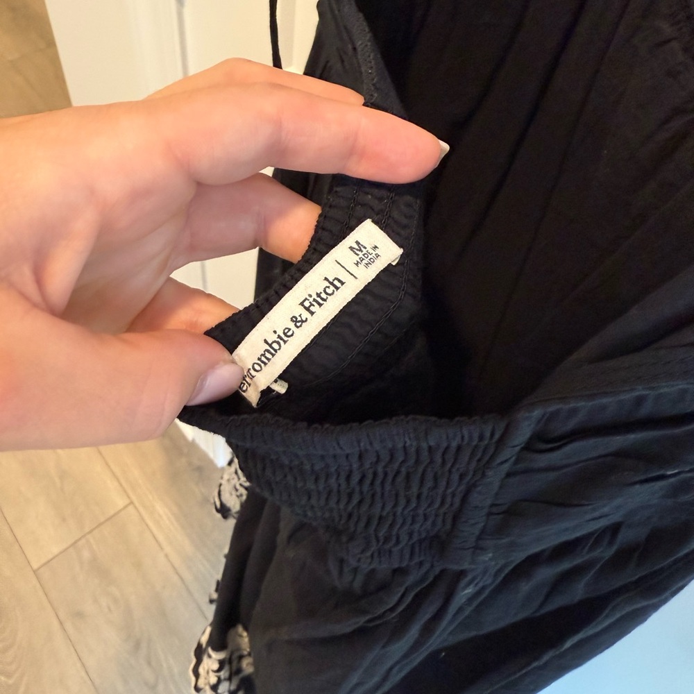 Abercrombie & Fitch Black Maxi Dress with White Detailing - Picture 6 of 6